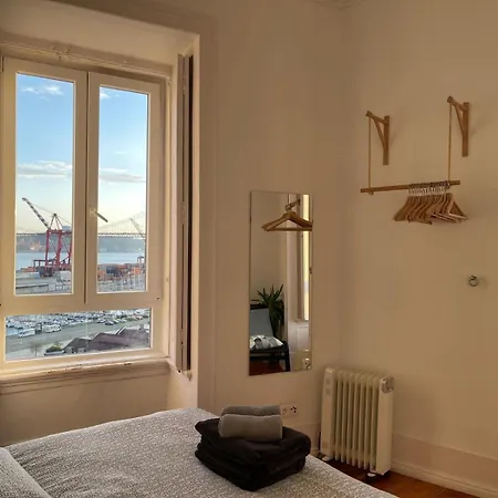 Embassy Arriaga Private Elegance In Stylish Shared Πανσιόν