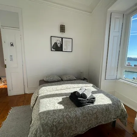 Embassy Arriaga Private Elegance In Stylish Shared בית הארחה ליסבון