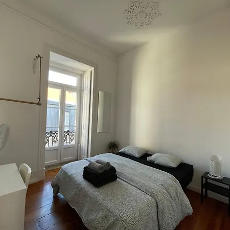 Embassy Arriaga Private Elegance In Stylish Shared ליסבון