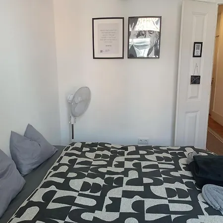 Embassy Arriaga Private Elegance In Stylish Shared Πανσιόν *