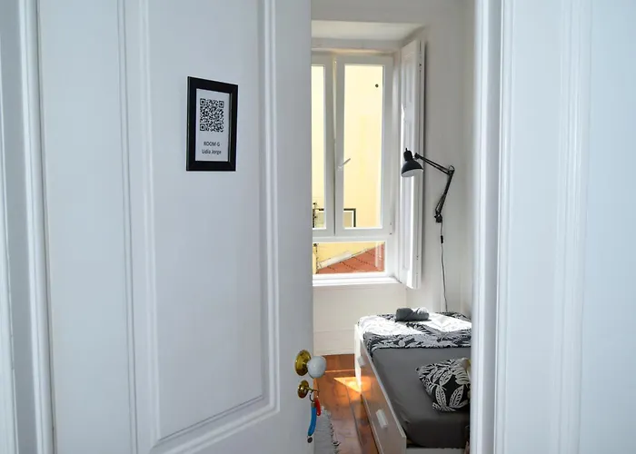 Embassy Arriaga Private Elegance In Stylish Shared Гостевой дом Лиссабон