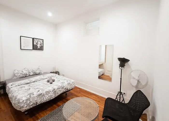 Embassy Arriaga Private Elegance In Stylish Shared Πανσιόν *